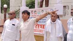 नवादा में प्रभाकर झा के खिलाफ कांग्रेस कार्यकर्ताओं का विरोध प्रदर्शन।