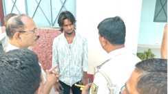 अपराध की राह छोड़ चुनी ईमानदारी, थानेदार भी रह गए दंग! जब हाथ में लोडेड कट्टा लेकर खुद सरेंडर करने पहुँचा ये युवक