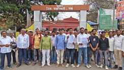 नदी की छाती छलनी, गांव का वजूद खतरे में!: बाराचट्टी में 18 फीट गहरे 'मौत के गड्ढे', 5000 पेड़ों पर चला बुलडोजर,  डीएम की चौखट पर ग्रामीण