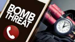 Bomb Threat: स्कूलों और सरकारी इमारतों को मिली बम से उड़ाने की धमकी, केजरीवाल सहित बीजेपी के कई बड़े नेताओं को भी धमकी, हाई अलर्ट जारी  