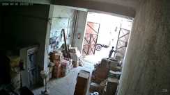 पटना में 'फिल्मी' अंदाज में 50 लाख की डकैती: ताला बदलकर दिनदहाड़े गोदाम किया साफ, नेपाल बॉर्डर के पास दबोचा गया लुटेरा