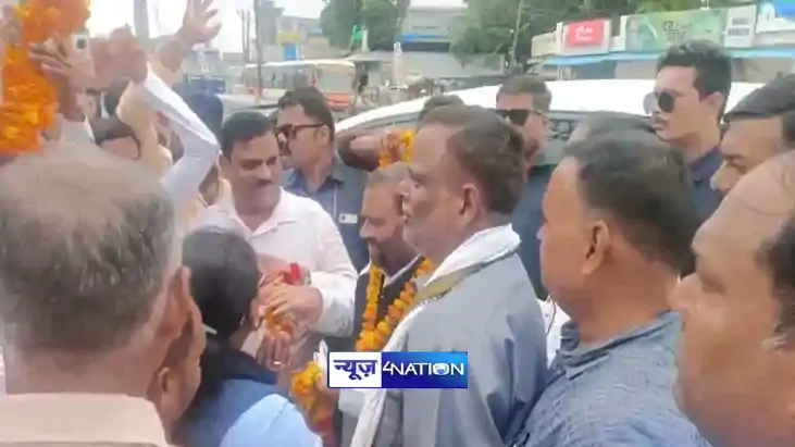 Swami Prasad Maurya slapped Swami Prasad Maurya slapped