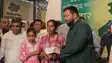 बंटी यादव के बच्चों की पढ़ाई का खर्च उठाएगी RJD : तेजस्वी यादव का बड़ा ऐलान, परिजनों को दिया 5 लाख का चेक