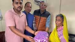 Bihar News : सिवान के डॉ. शशिकांत राय को ऑक्सिजन मैन से मिली प्रेरणा, जरुरतमंदों के बीच किया कम्बल वितरण 