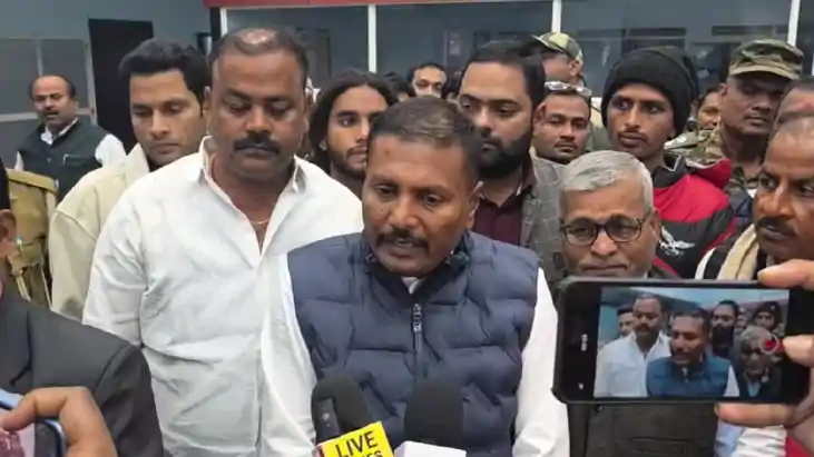 Bihar News : सदर अस्पताल में डॉक्टर को गायब देखकर भड़के भाजपा