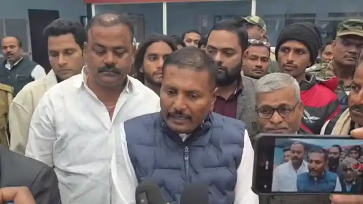 Bihar News : सदर अस्पताल में डॉक्टर को गायब देखकर भड़के भाजपा