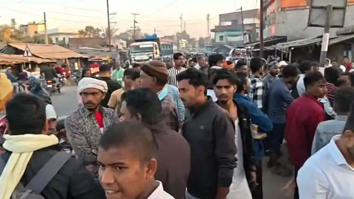 Bihar Crime : भागलपुर में फ़ोरलेन पर LIC एजेंट को घेरा, पीठ 