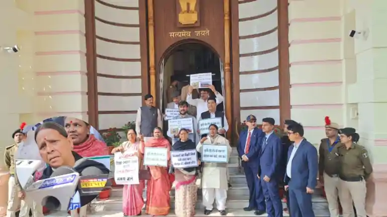 Bihar Budget 2026: हमलोग जीते हैं, चोरी से सरकार बनाया है...विधान परिषद के बाहर राबड़ी देवी ने सीएम नीतीश पर लगाया गंभीर आरोप