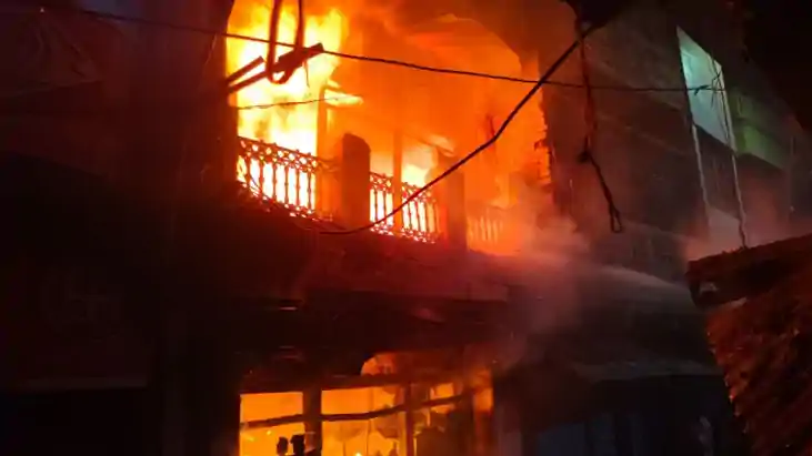 Midnight Blaze in Patna Clothes Shop Burns