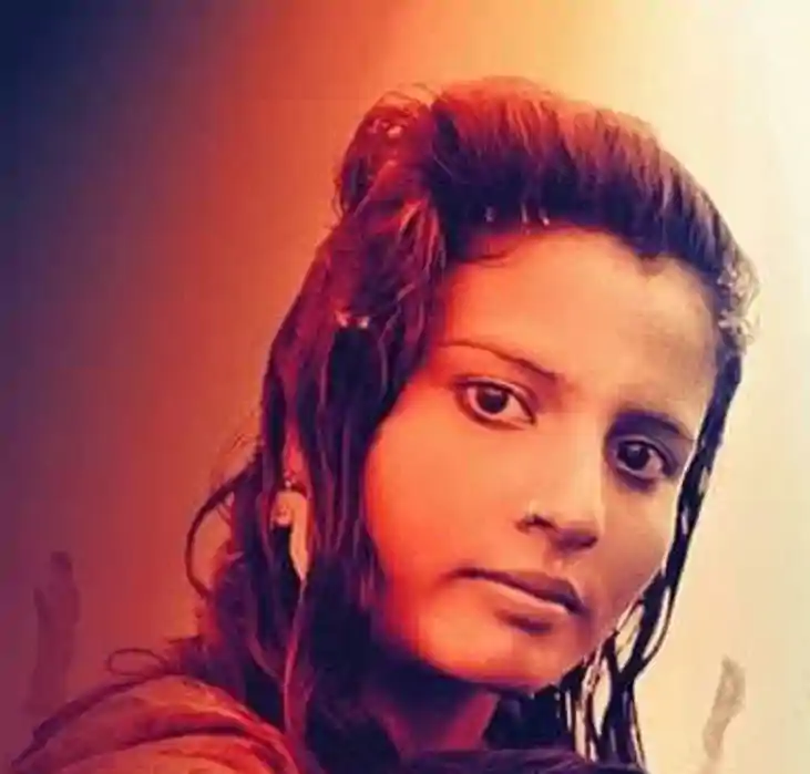 शादी के 14 साल बाद तीन मासूमों की मां ने लगाया मौत को गले, फ