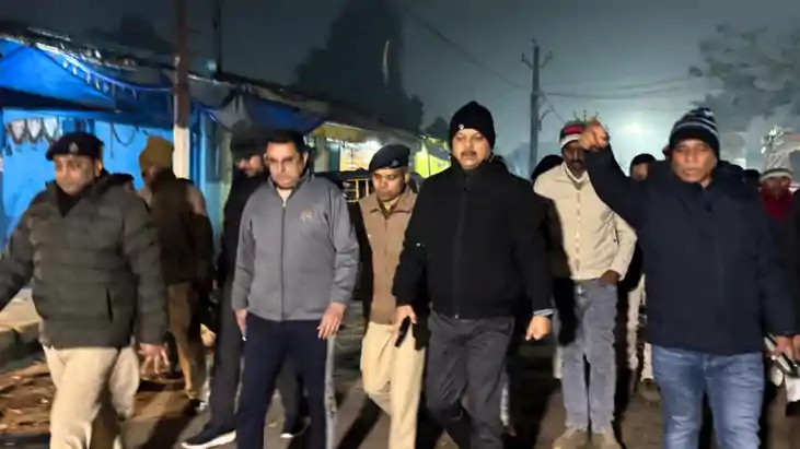 Bihar News : मुंगेर DM का देर रात एक्शन, सदर अस्पताल में गाय