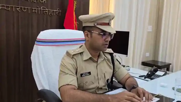 Bihar News : मोतीहारी एसपी की बड़ी कार्रवाई, घूसखोरी और धमकी
