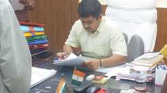 जन संवाद में डीएम ने सुनीं लोगों की समस्याएं, त्वरित कार्रवाई के दिए निर्देश