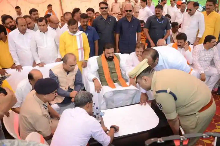 Bihar Politics - प्रधानमंत्री मोदी के सिवान दौरे से पहले जुट Bihar Politics - प्रधानमंत्री मोदी के सिवान दौरे से पहले जुट