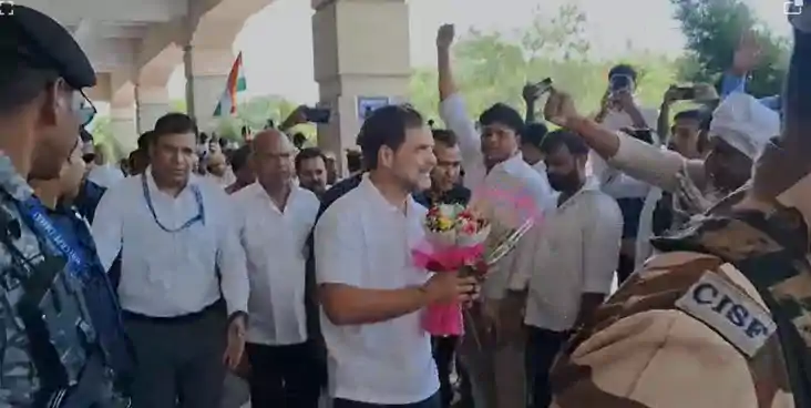 Rahul Gandhi warmly welcomed in Gaya Rahul Gandhi warmly welcomed in Gaya