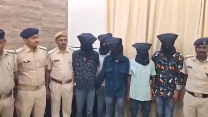 पुलिस ने मोबाइल छिनतई गिरोह का किया भंडाफोड़, दर्जनों मोबाइल
