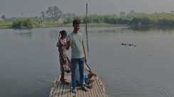  Bihar Vidhansabha Chunav 2025: जुगाड़ की नाव से वोट डालने पहुंचे मतदाता, नेता जी की उघाड़ दी बखिया