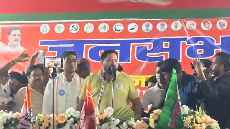 Bihar Chunav 2025 : कटिहार में हैलोजन की लाइट में तेजस्वी ने