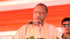 Bihar Election 2025 : बगहा में यूपी के सीएम योगी आदित्यनाथ का तूफानी दौरा, भारी भीड़ के बीच विपक्ष पर जमकर साधा निशाना  