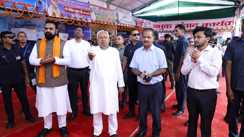 Bihar News : सीएम नीतीश ने मुजफ्फरपुर में 22 योजनाओं का किया उद्घाटन एवं शिलान्यास, पेंशनधारियों, जीविका दीदियों एवं अन्य लाभुकों के साथ किया संवाद