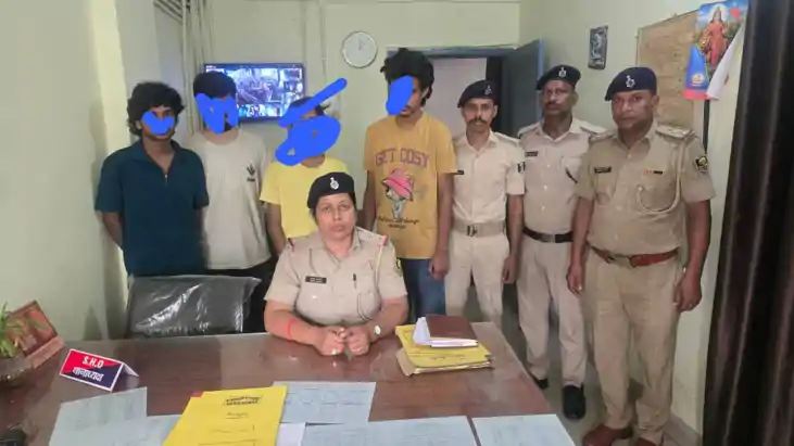 पटना में एटीएम कार्ड बदलकर ठगी करने वाले गिरोह का पर्दाफाश, 