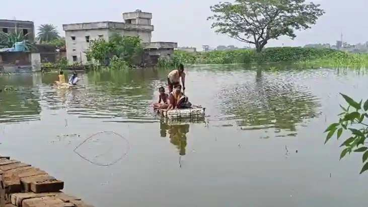 Bihar Flood: मुंगेर में गंगा का रौद्र रूप, घरों में तीन फीट 