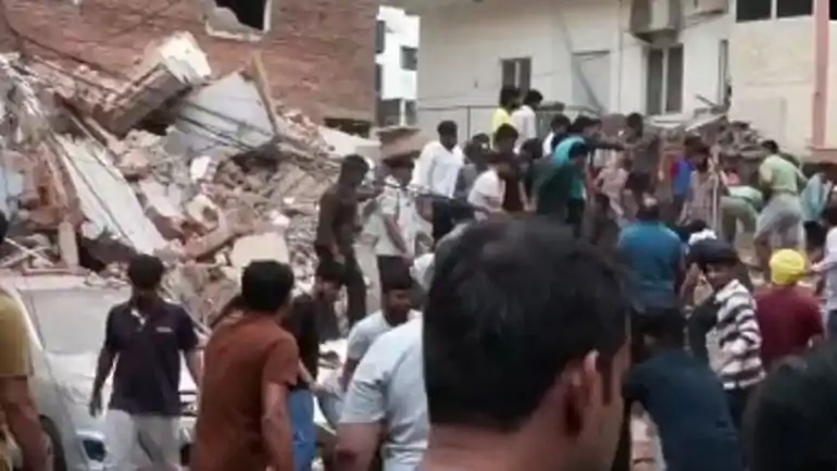 Building collapses in Delhis Satya Niketan