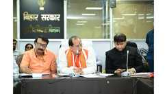 Bihar News : राजस्व कार्यों में ढिलाई पर नपेंगे अधिकारी, उपमुख्यमंत्री विजय सिन्हा ने दी सख्त चेतावनी, भू-माफियाओं पर नकेल कसने का दिया निर्देश