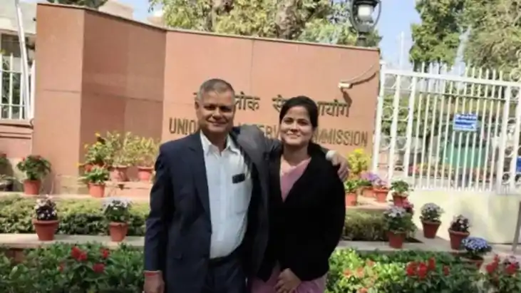 2025 के यूपीएससी टॉपर सहित 21 आईएएस को मिली जिले में पहली पो