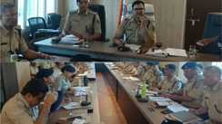 एसएसपी की उच्चस्तरीय बैठक मे लापरवाह थानेदारों को लगी फटकार, बेहतर काम करने वालों को मिली शाबाशी