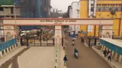 PMCH Lift Fight Patient Attendants Clash Over Boarding First