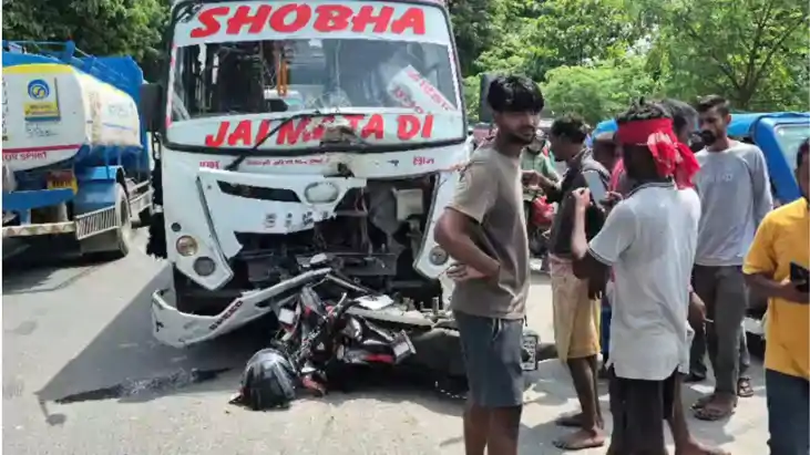 कटिहार में भीषण सड़क हादसा: एनएच-31 पर बस की टक्कर से एक युव