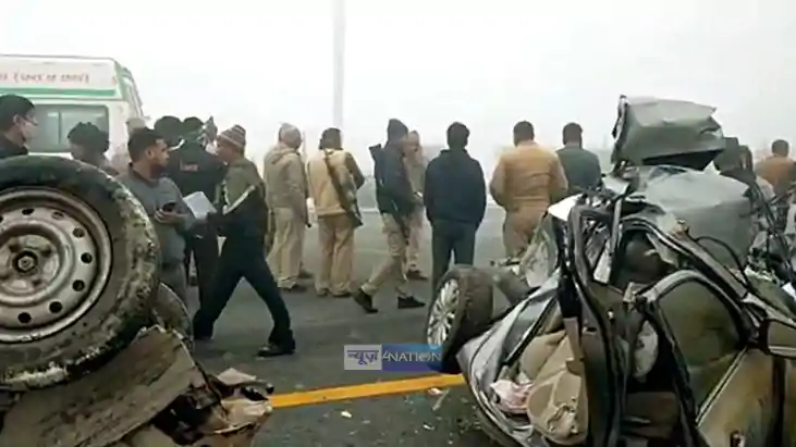 road accident on Yamuna Expressway 