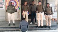 Amazing Policing : पुलिस ने फरार शराब माफिया पर रखा महज एक रूपये का इनाम, शर्म के मारे अपराधी ने थाने में किया सरेंडर