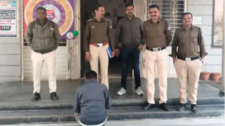 Amazing Policing : पुलिस ने फरार शराब माफिया पर रखा महज एक र