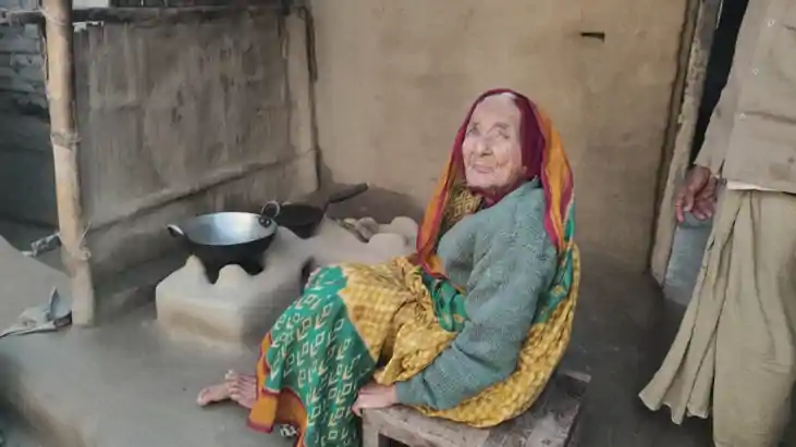 ‘रिपोर्ट देख टेंशन, कहाँ गई पेंशन?’, शिवहर में 93 साल की बबु