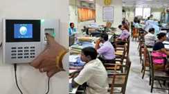 बाबूगिरी पर डीएम की स्ट्राइक: बायोमेट्रिक हाजिरी से ही मिलेगा वेतन, शिक्षा विभाग में अब भी 'मैनुअल' मनमानी, , डीईओ बोले- हम पर नियम लागू नहीं