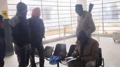 रेलवे ट्रैक पर बिछी लाश: रात के अंधेरे में हुआ खौफनाक अंत, सुबह ट्रैक पर पड़ा मिला क्षत-विक्षत शव, पहचान बनी पहेली