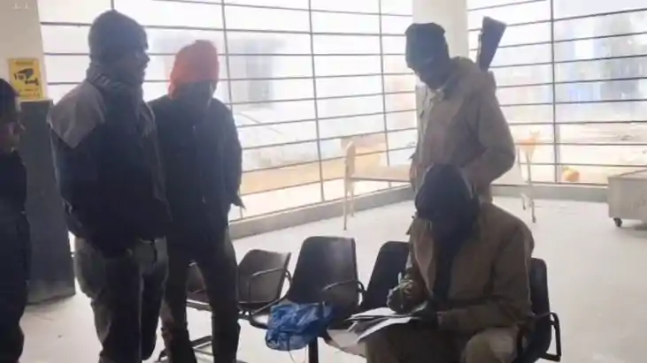 रेलवे ट्रैक पर बिछी लाश: रात के अंधेरे में हुआ खौफनाक अंत, स