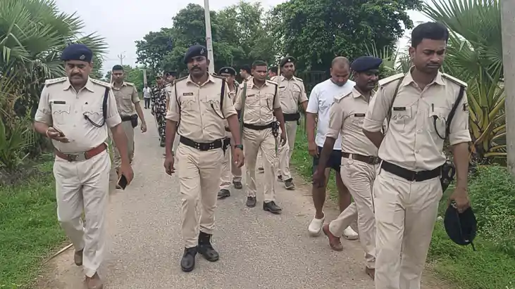 Bihar Crime : नालंदा के डुमरावां गाँव में डबल मर्डर के बाद प Bihar Crime : नालंदा के डुमरावां गाँव में डबल मर्डर के बाद प