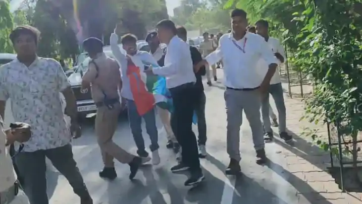 Bihar News : समस्तीपुर में रेलमंत्री अश्विनी वैष्णव के काफिल Bihar News : समस्तीपुर में रेलमंत्री अश्विनी वैष्णव के काफिल
