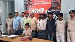 Bihar News : कैमूर पुलिस ने अवैध वसूली रैकेट का किया भंडाफोड़, 4 पुलिसकर्मियों सहित 9 को किया गिरफ्तार, मचा हड़कंप 