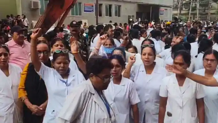 pmch nurses agitate and boycott work emergency treatment sto