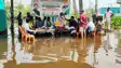 Bihar News : दरभंगा में दो दशक से जलजमाव को लेकर पानी में भूख हड़ताल पर बैठे राजद नेता, डिप्टी मेयर ने दिया समर्थन