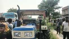 Bihar Road Accident : औरंगाबाद में ट्रैक्टर और कार के बीच हुई भीषण टक्कर, मेले से लौट रहे एक ही परिवार के तीन लोगों की हुई मौत, तीन की हालत गंभीर