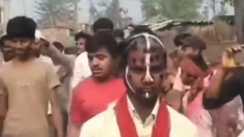 Bihar News : गूंगी महिला से छेड़खानी करना युवक को पड़ा महंगा, ग्रामीणों ने की जमकर पिटाई, पांच हज़ार रूपये का लगाया जुर्माना  
