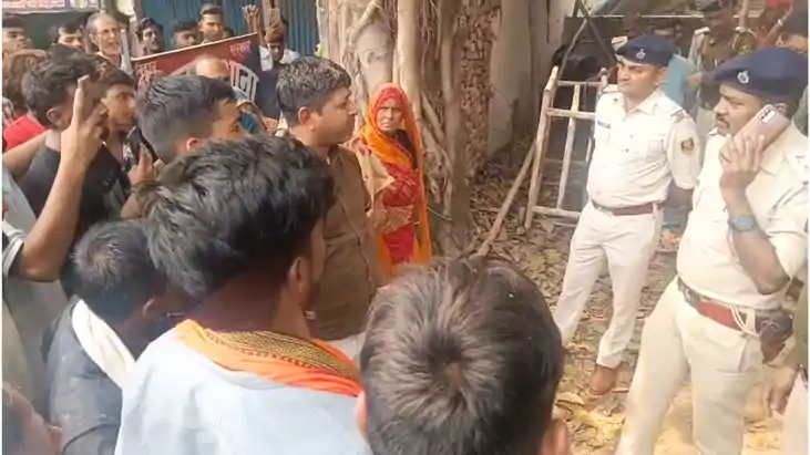 Bihar News : भोजपुर में गोलीबारी के आरोपियों को छोड़ने पर भड़क