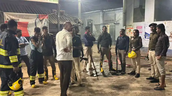 Massive Fire at Nawada Sadar Hospital Drug Store Gutted 6 In