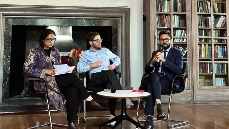 बिहार मॉडल का विदेशी मुरीद: लंदन स्कूल ऑफ इकोनॉमिक्स में मिल