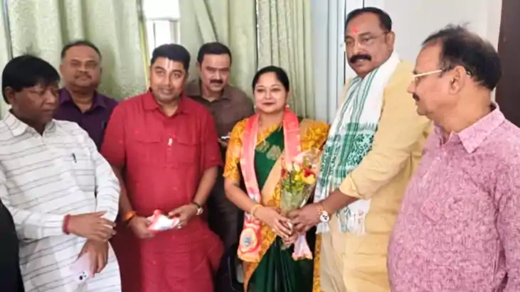 Bihar News : जदयू ने पति से वापस ले लिया था टिकट, पत्नी को ब